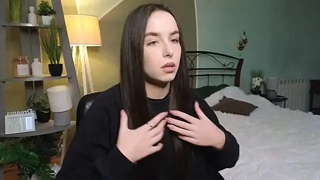 Snapshot of AuroraAksnesss chatting on 02/13/25, 07:35 AuroraAksnesss online show from 02/13/25, 07:35