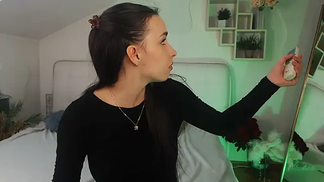 Snapshot of AuroraAksnesss chatting on 03/11/25, 07:58 AuroraAksnesss online show from 03/11/25, 07:58