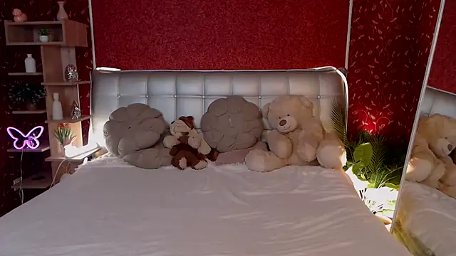 Snapshot of AuroraAksnesss chatting on 09/17/25, 04:03 AuroraAksnesss online show from 09/17/25, 04:03