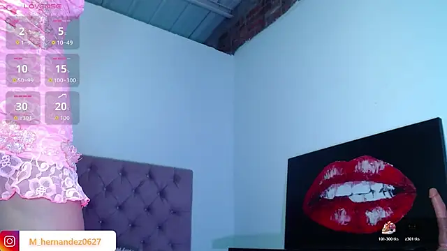 Snapshot of CATALAIA_STOMM chatting on 10/31/25, 11:33 CATALAIA STOMM online show from 10/31/25, 11:33