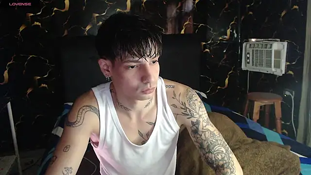 Snapshot of Apolo_Hidalgo01 chatting on 06/25/26, 06:01 Apolo Hidalgo01 online show from 06/25/26, 06:01
