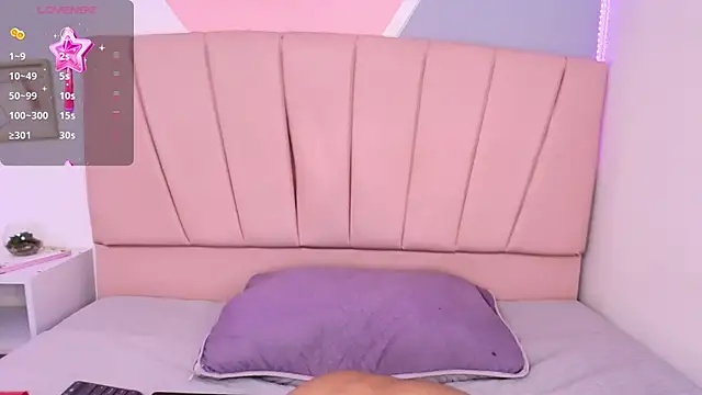 Missslunaa online show from 01/14/25, 07:00