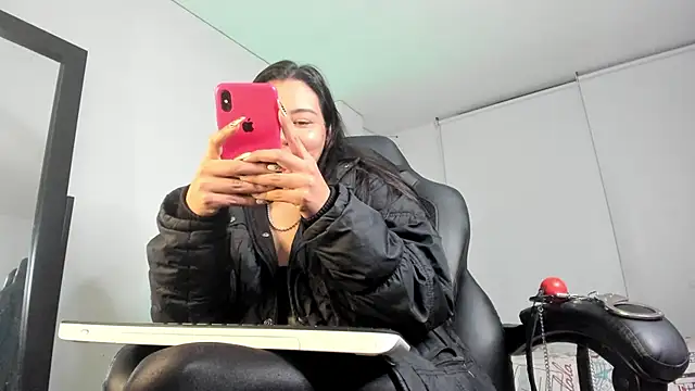 charlotte joliedart online show from 01/03/25, 04:11