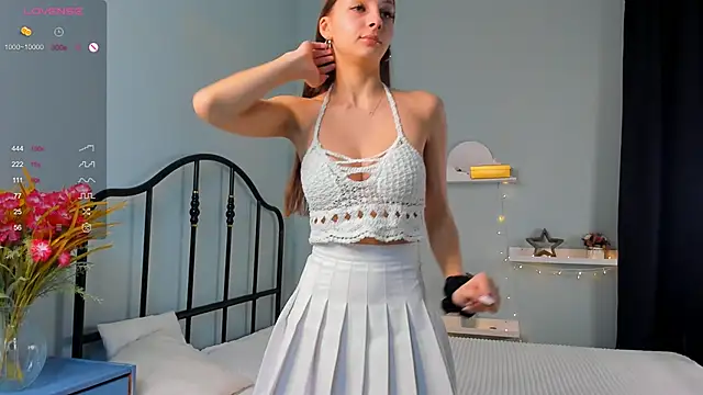 Snapshot of GeorginaCurvin chatting on 02/13/25, 03:03 GeorginaCurvin online show from 02/13/25, 03:03