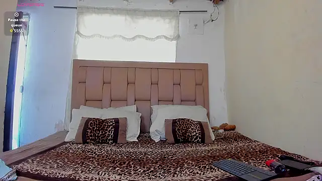 Snapshot of stepcouple_XXX chatting on 03/20/26, 01:05 stepcouple XXX online show from 03/20/26, 01:05