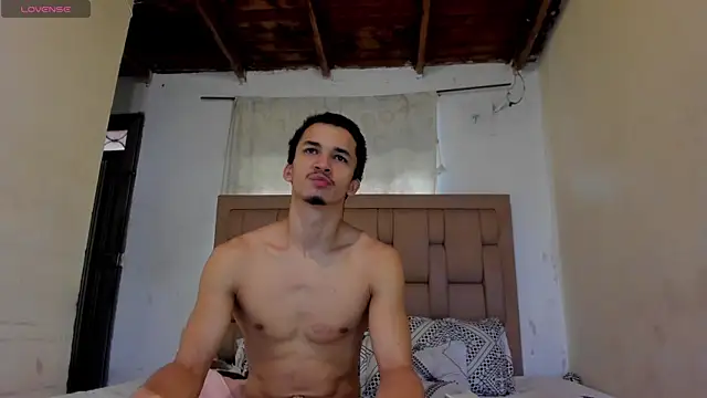 Snapshot of stepcouple_XXX chatting on 05/06/26, 08:03 stepcouple XXX online show from 05/06/26, 08:03