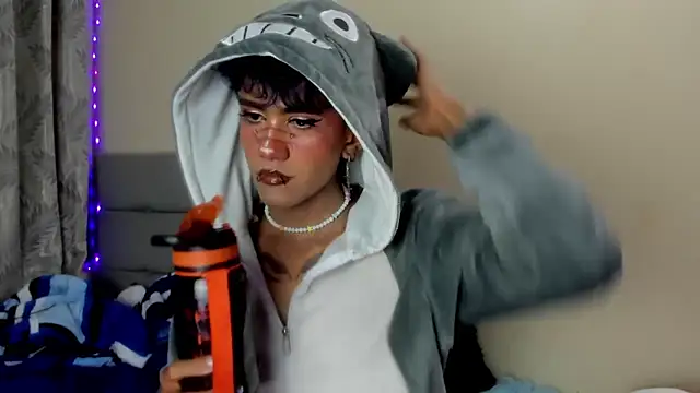 Snapshot of andrew_uwu_ chatting on 12/21/25, 12:29 andrew uwu online show from 12/21/25, 12:29