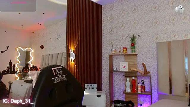 Daphnne tay online show from 11/06/25, 03:18