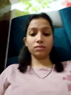 Snapshot of Aleena_Rai chatting on 03/20/25, 08:08 Aleena Rai online show from 03/20/25, 08:08