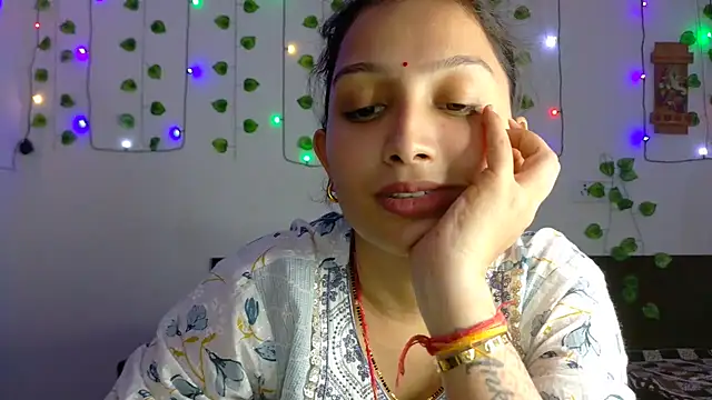 Snapshot of Aleena_Rai chatting on 10/18/25, 07:58 Aleena Rai online show from 10/18/25, 07:58