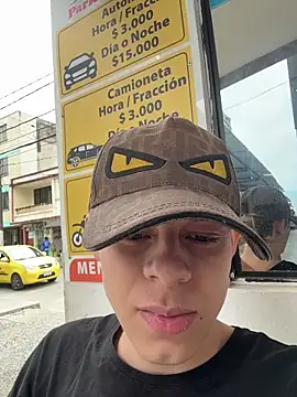 Snapshot of Daddyrich_632 chatting on 11/28/25, 04:31 Daddyrich 632 online show from 11/28/25, 04:31