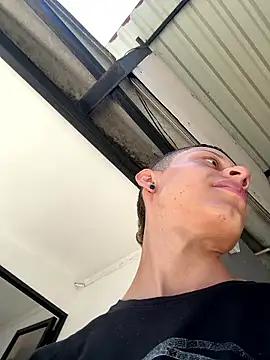 Snapshot of Daddyrich_632 chatting on 01/17/26, 04:22 Daddyrich 632 online show from 01/17/26, 04:22