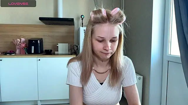 lisa barbie online show from 05/13/26, 08:55