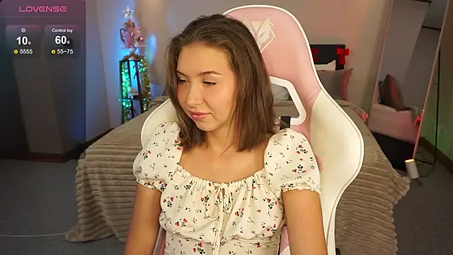 Snapshot of LinaSiren chatting on 12/20/24, 03:25 LinaSiren online show from 12/20/24, 03:25