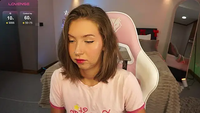 Snapshot of LinaSiren chatting on 12/27/24, 06:46 LinaSiren online show from 12/27/24, 06:46