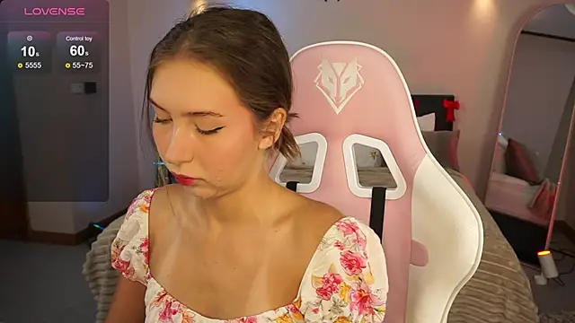 Snapshot of LinaSiren chatting on 12/28/24, 03:15 LinaSiren online show from 12/28/24, 03:15