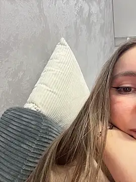 Snapshot of viviandaimond1 chatting on 02/16/26, 09:33 viviandaimond1 online show from 02/16/26, 09:33