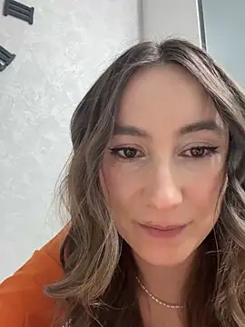 Snapshot of viviandaimond1 chatting on 03/03/26, 04:35 viviandaimond1 online show from 03/03/26, 04:35