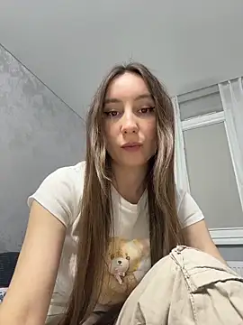 Snapshot of viviandaimond1 chatting on 03/28/26, 04:39 viviandaimond1 online show from 03/28/26, 04:39