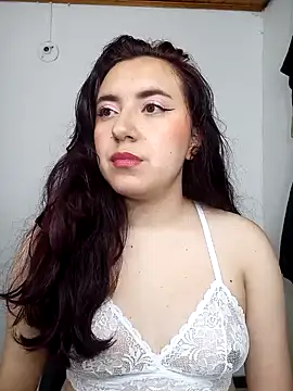 Snapshot of Emi_chik chatting on 01/04/25, 11:00 Emi chik online show from 01/04/25, 11:00