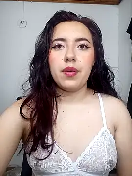 Snapshot of Emi_chik chatting on 01/05/25, 02:06 Emi chik online show from 01/05/25, 02:06
