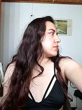 Snapshot of Emi_chik chatting on 10/05/25, 11:41 Emi chik online show from 10/05/25, 11:41