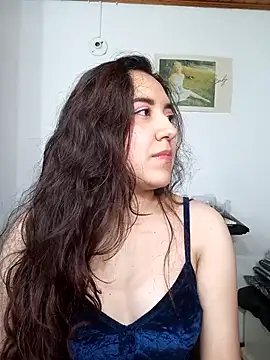 Snapshot of Emi_chik chatting on 10/15/25, 10:48 Emi chik online show from 10/15/25, 10:48