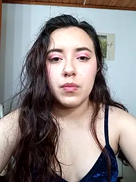Snapshot of Emi_chik chatting on 10/22/25, 10:59 Emi chik online show from 10/22/25, 10:59