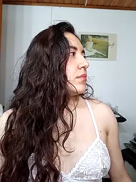 Emi chik online show from 10/26/25, 10:43