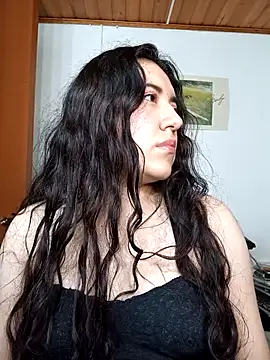 Emi chik online show from 11/25/25, 10:48