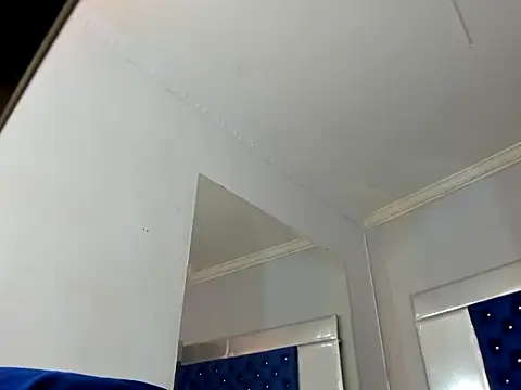 Eyleen Santos online show from 10/31/25, 08:10