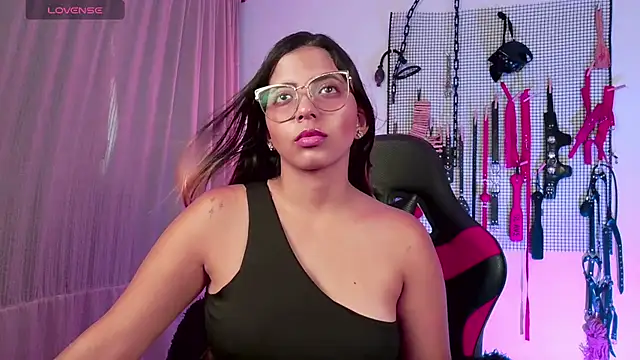 Megaan Greey online show from 09/13/25, 09:36