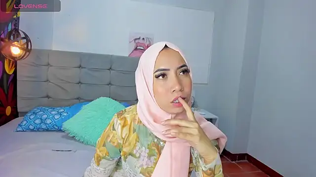 Snapshot of Sweet_hot_mia chatting on 01/23/25, 07:40 Sweet hot mia online show from 01/23/25, 07:40