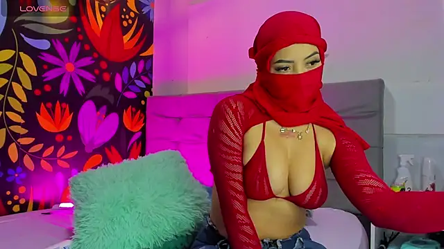 Snapshot of Sweet_hot_mia chatting on 02/25/25, 07:47 Sweet hot mia online show from 02/25/25, 07:47