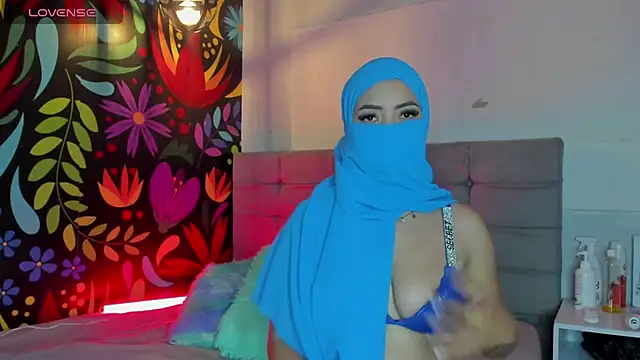 Snapshot of Sweet_hot_mia chatting on 03/14/25, 07:34 Sweet hot mia online show from 03/14/25, 07:34