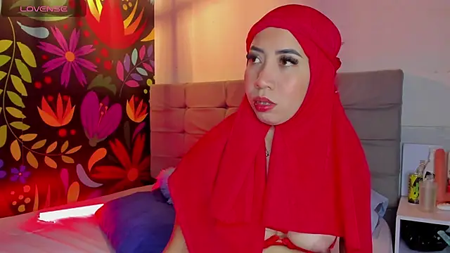 Snapshot of Sweet_hot_mia chatting on 03/16/25, 07:38 Sweet hot mia online show from 03/16/25, 07:38