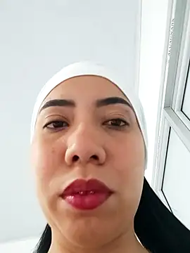 Snapshot of Sweet_hot_mia chatting on 11/18/25, 01:26 Sweet hot mia online show from 11/18/25, 01:26