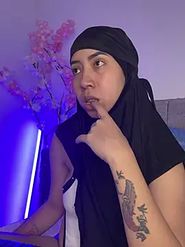 Sweet hot mia online show from 05/12/26, 01:30