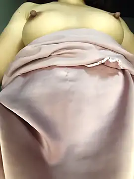 Snapshot of Hue87 chatting on 11/16/25, 02:11 Hue87 online show from 11/16/25, 02:11