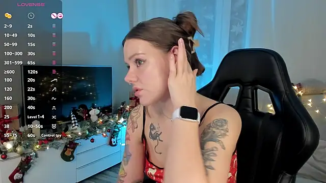Snapshot of Marta_May_ chatting on 12/15/24, 07:42 Marta May online show from 12/15/24, 07:42