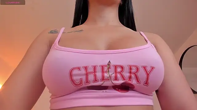 KatieNolan 1 online show from 10/30/25, 12:28