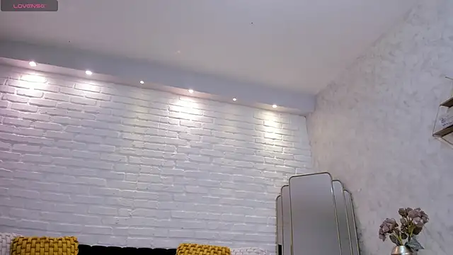 KatieNolan 1 online show from 11/28/25, 07:27