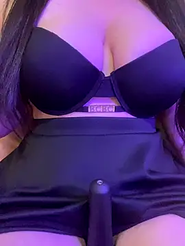 Cameelia online show from 11/18/25, 02:43