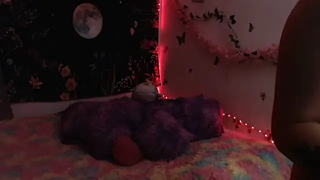 Snapshot of Emillyy_m chatting on 04/06/26, 10:54 Emillyy m online show from 04/06/26, 10:54