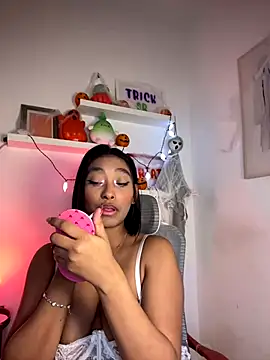 Isabella fasilier online show from 10/20/25, 12:22