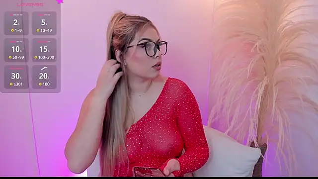 thaliafox  online show from 02/26/25, 04:45