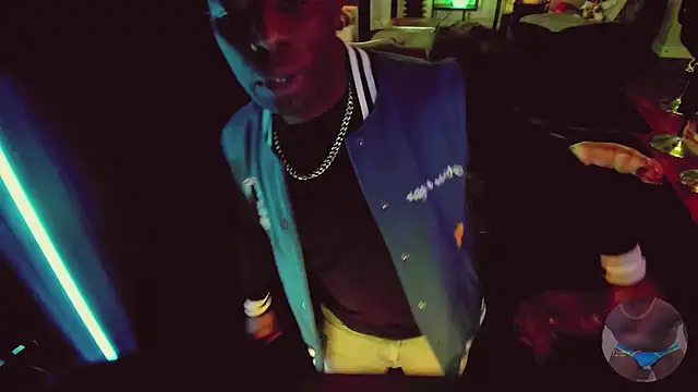 Snapshot of Pressure69mee chatting on 02/26/25, 09:05 Pressure69mee online show from 02/26/25, 09:05