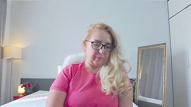 Snapshot of MariaRichi_ chatting on 02/09/25, 12:52 MariaRichi  online show from 02/09/25, 12:52