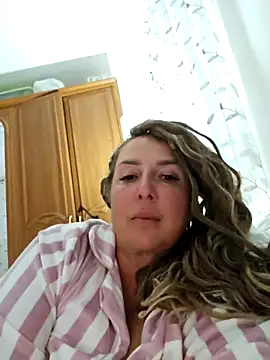 Snapshot of MariaRichi_ chatting on 09/29/25, 06:57 MariaRichi  online show from 09/29/25, 06:57