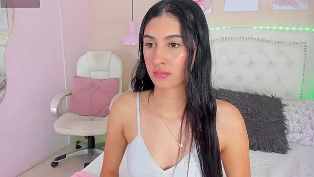 Snapshot of Ashley_Evans18 chatting on 01/04/25, 11:33 Ashley Evans18 online show from 01/04/25, 11:33